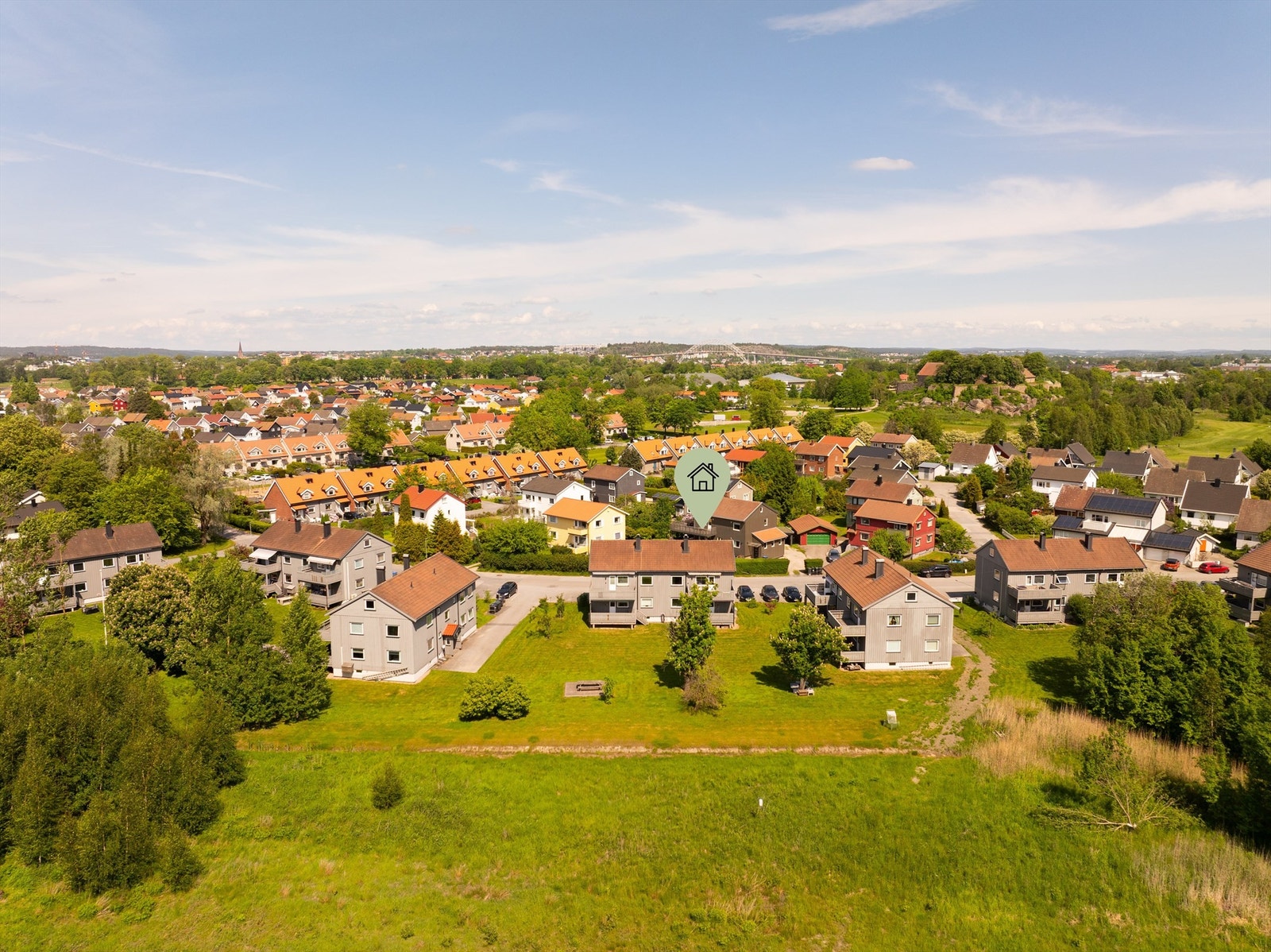 Store grøntområder omgir leilighetene langs Fru Ingers gate. Denne er en del av veletablerte Kongsten Borettslag i Gamle Fredrikstad. Galleribilde