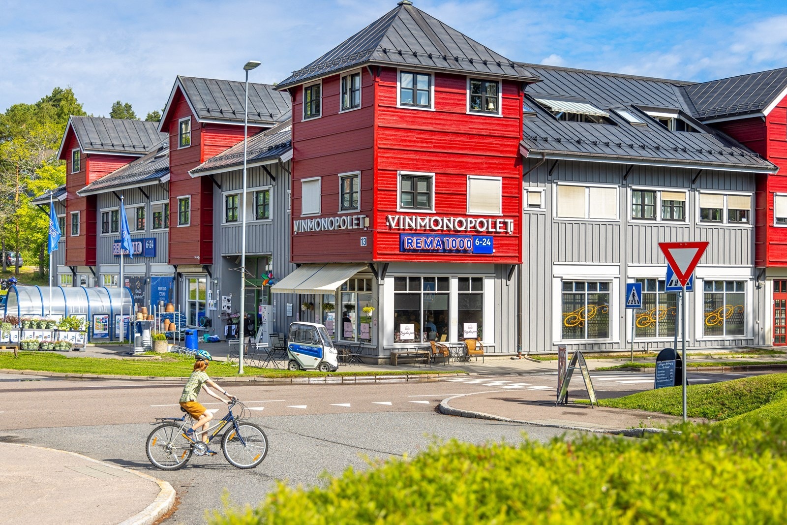 Fetsund sentrum med gode servicetilbud. Galleribilde