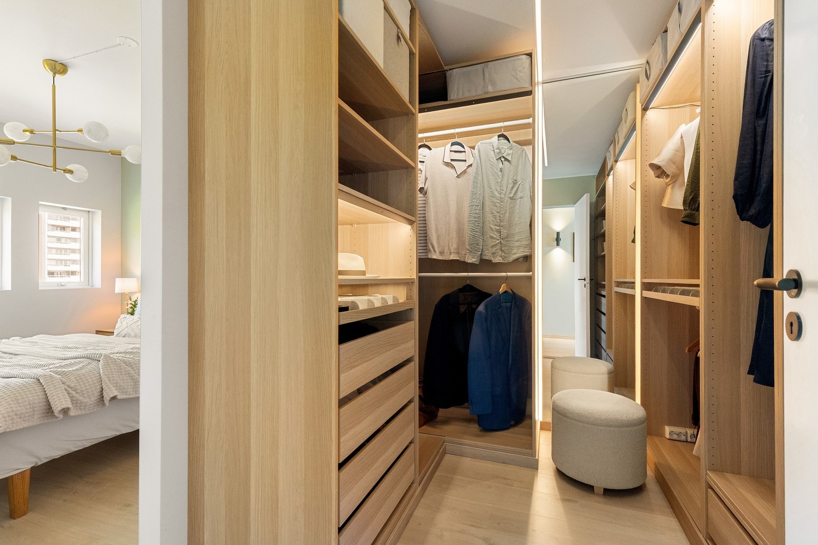 Stort omkledningsrom utstyrt med splitter ny innredning! Galleribilde