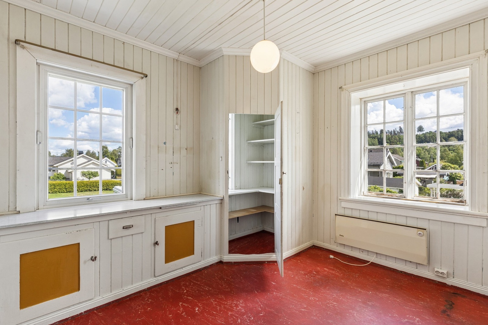 Et rom som kan fungere godt som stue eller soverom ved behov. Galleribilde