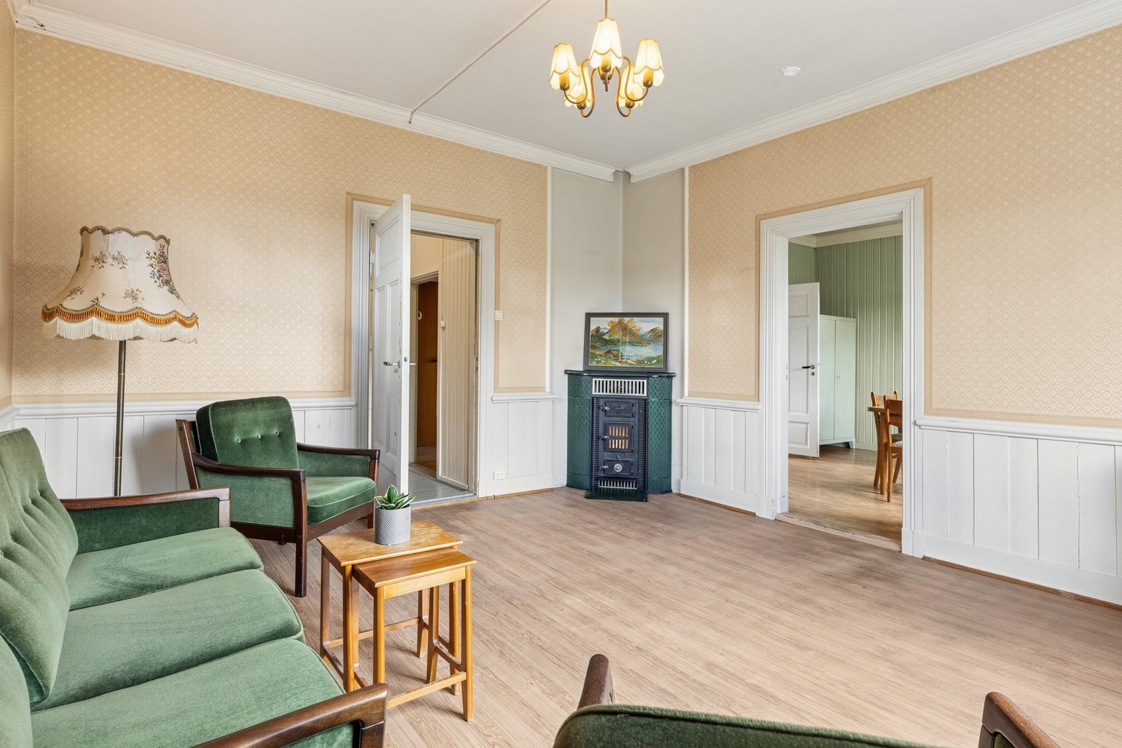 Den andre stuen har god plass til sofagruppe og annet møblement. Galleribilde