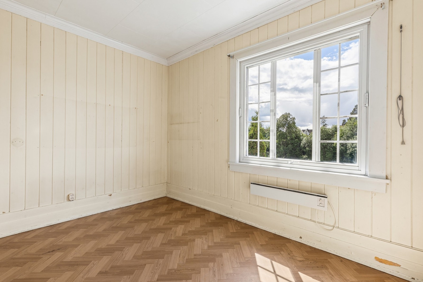 Rommene er lyse og har fin plass til seng og annet møblement. Galleribilde