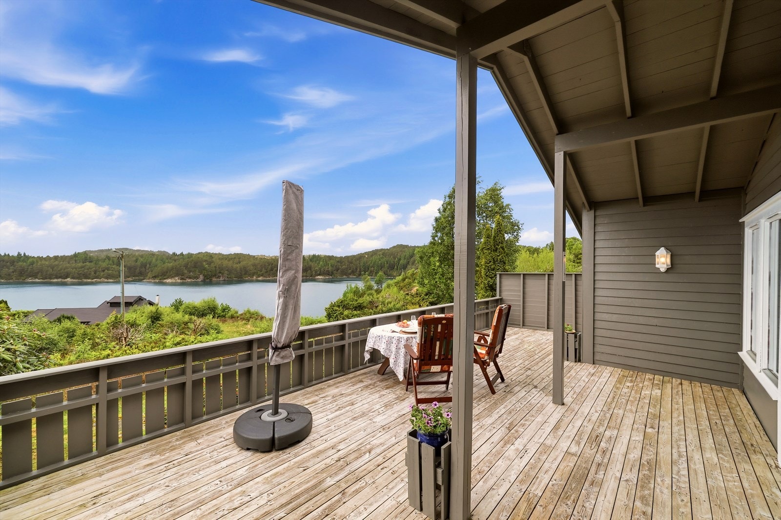 Terrassen måler 34 m². Galleribilde