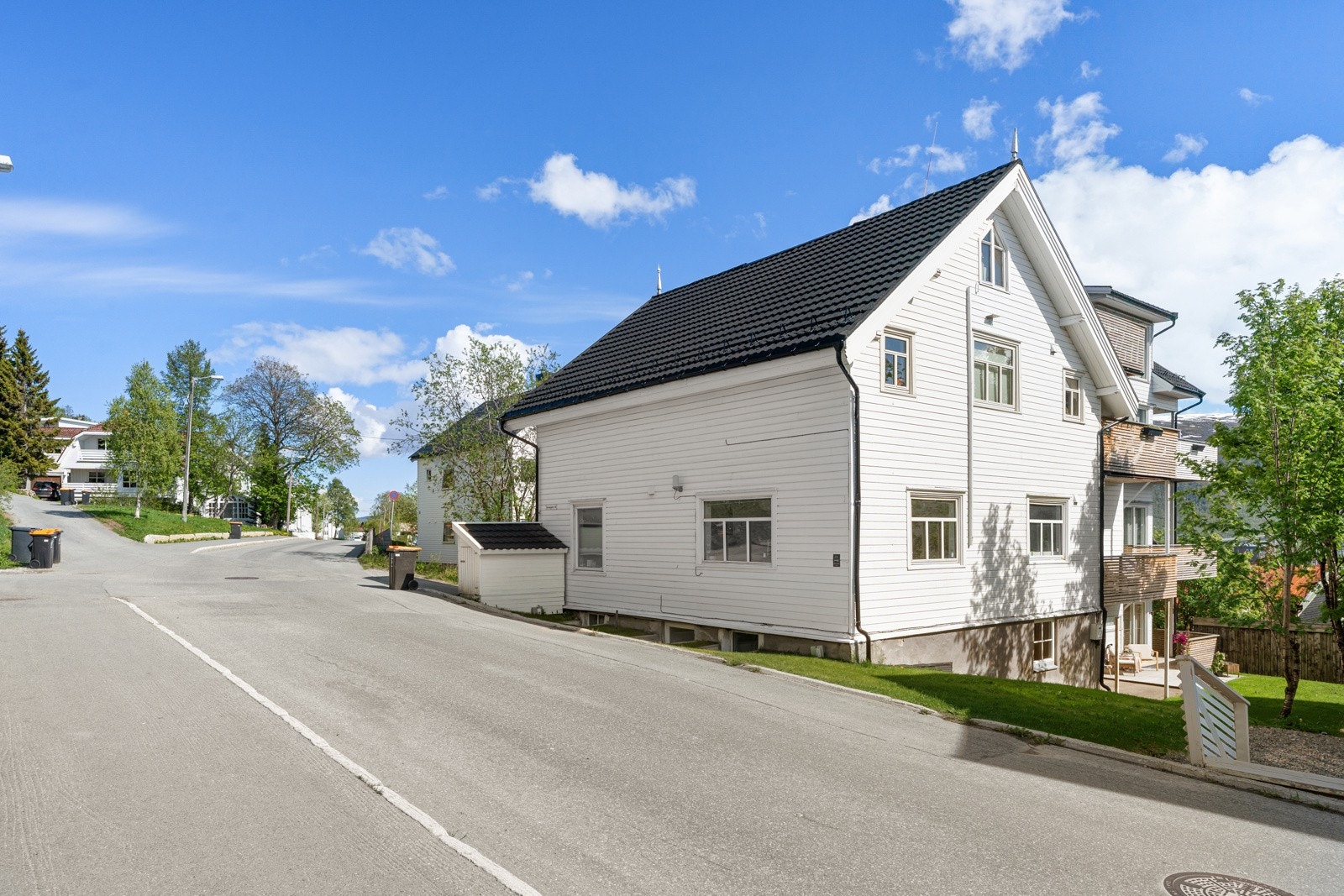 Her bor du meget sentralt med alt av sentrums fasiliteter og tilbud innen gangavstand.