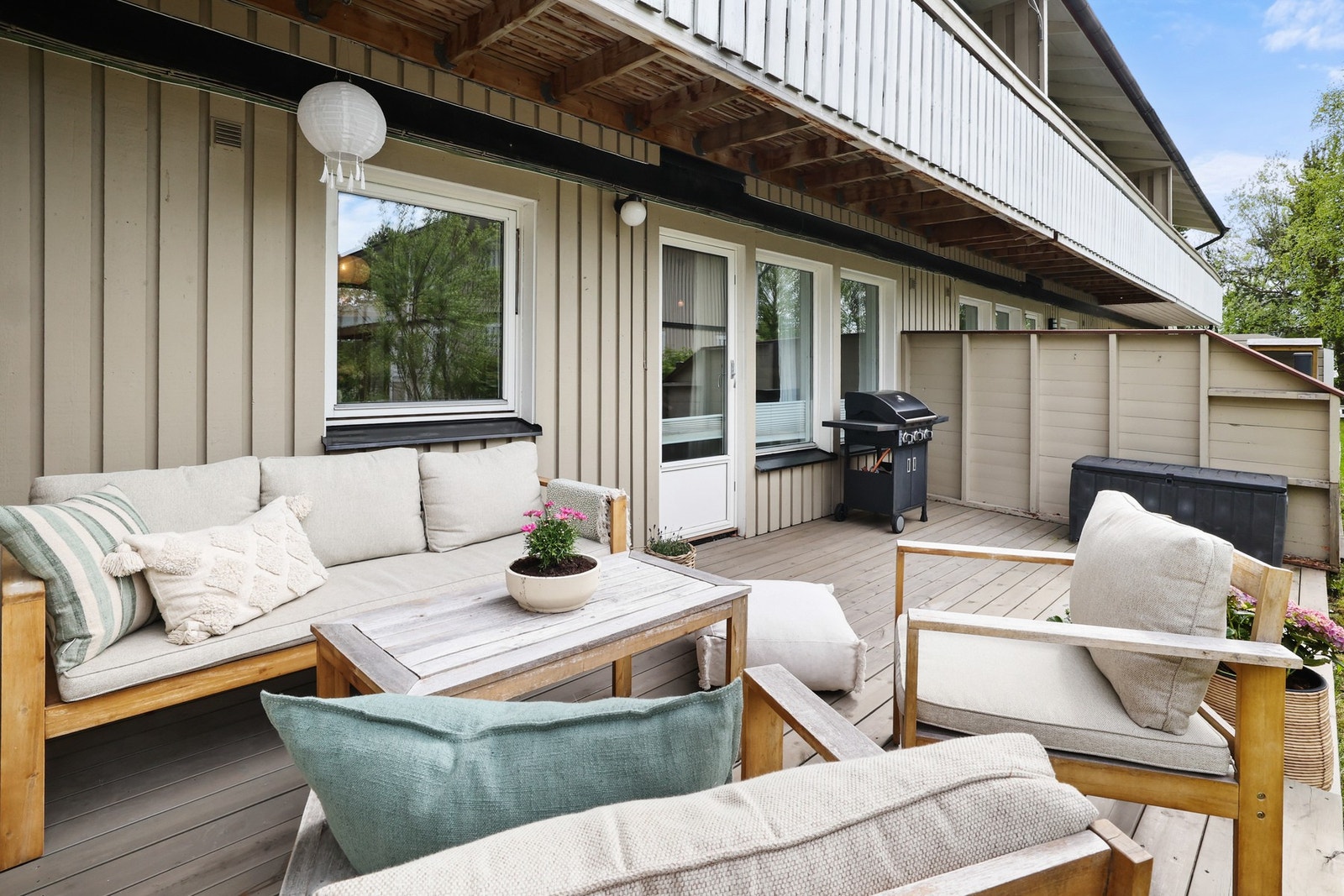 Fra stue er det utgang til en trivelig terrasse. Galleribilde