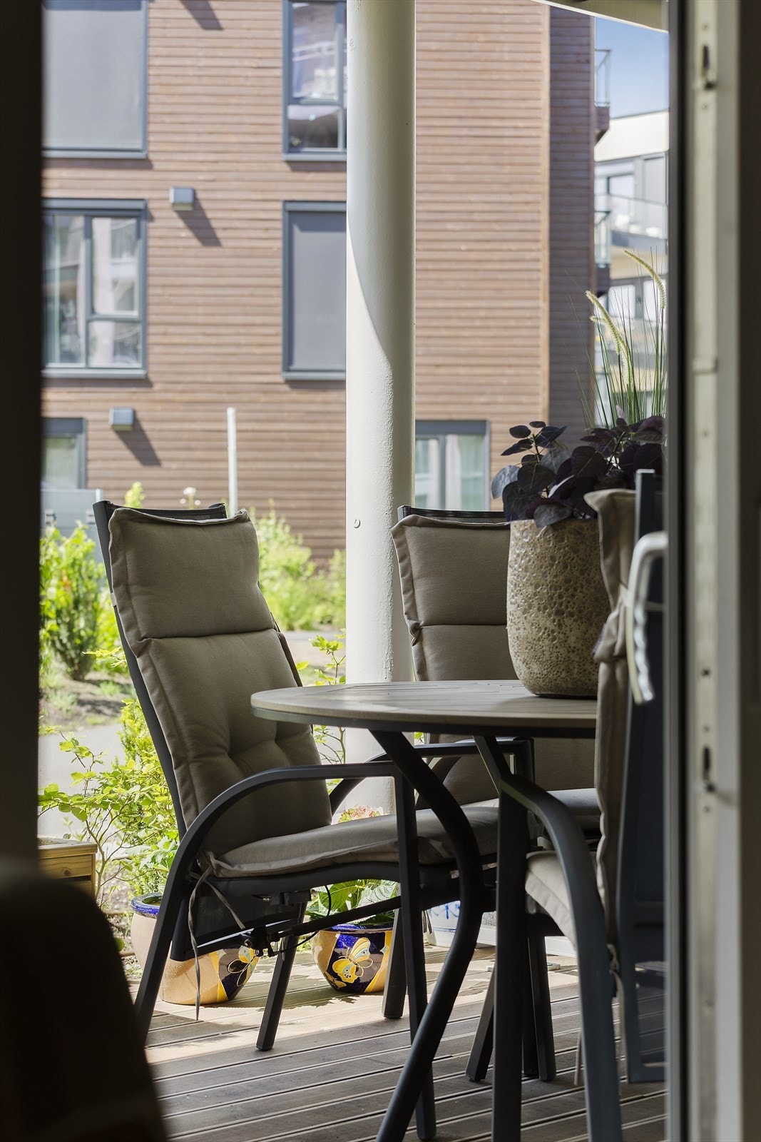 Et glimt av uteplassen fra innsiden. Galleribilde