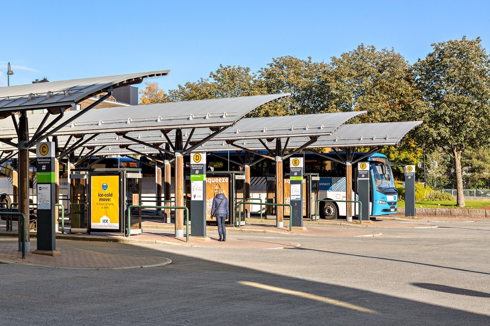 Bussterminalen på Bekkestua gir gode forbindelser i nærområdet og utover. Galleribilde