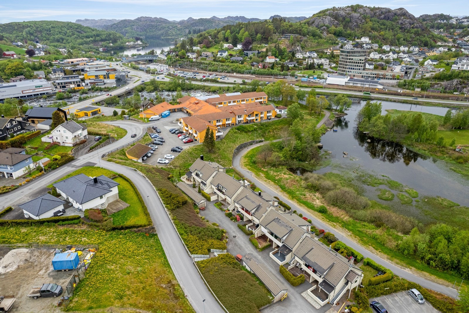 Kort vei til Egersund stasjon, med togforbindelse på Sørlandsbanen. Galleribilde