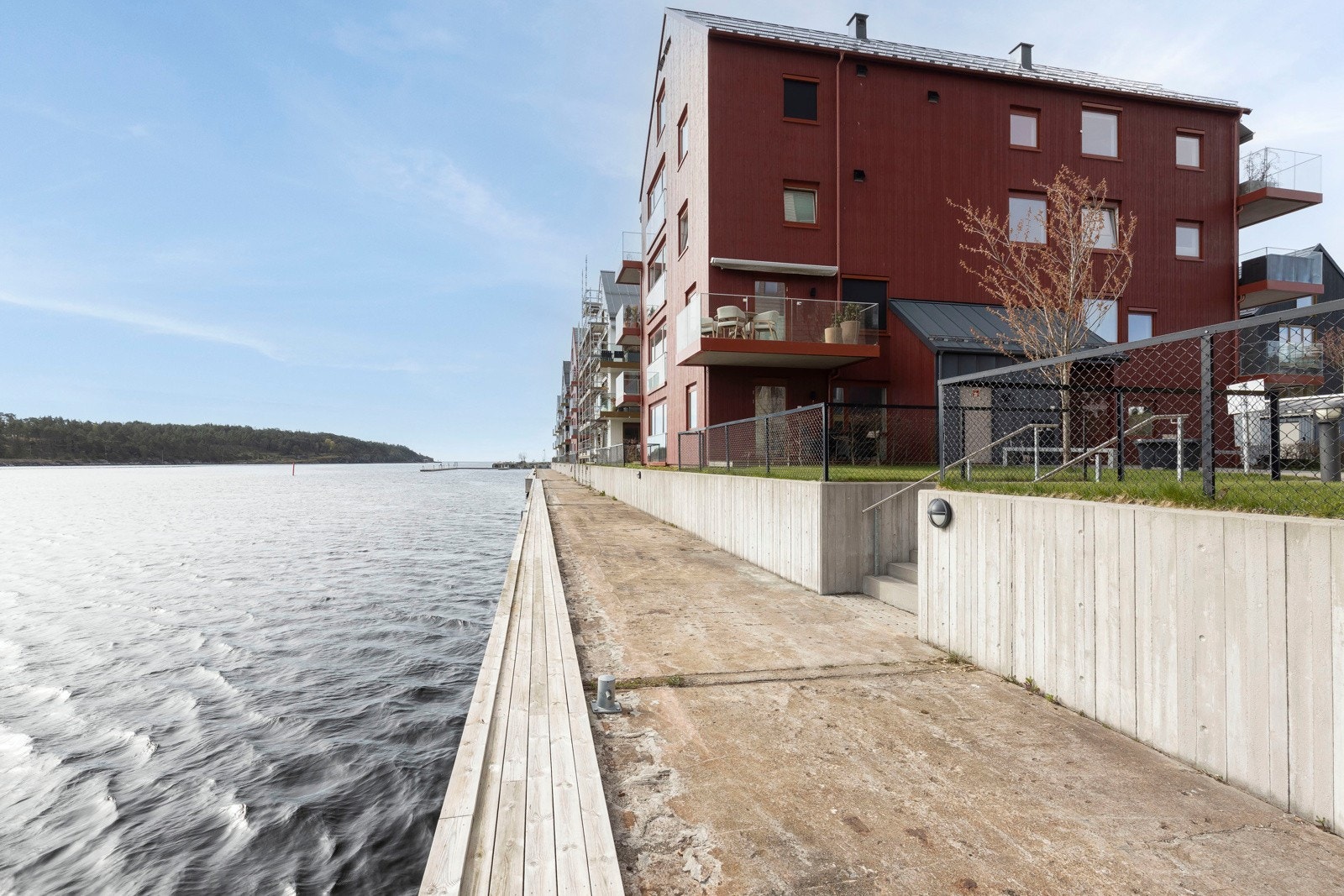Med sjøen som nærmeste nabo Galleribilde