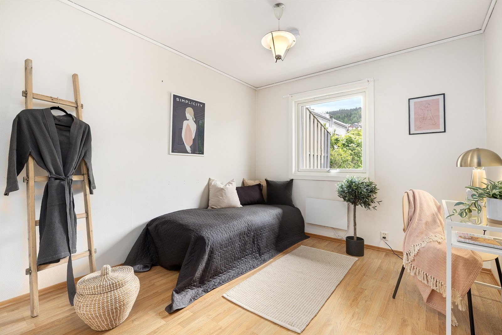 Det andre soverommet innehar også fin størrelse, med plass for seng og garderobe. Galleribilde