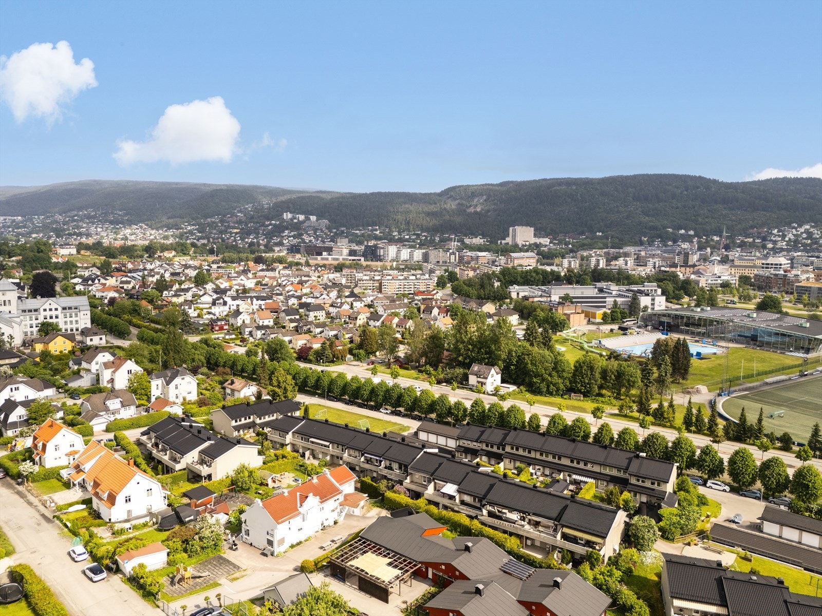 Fra Danvik er det kort vei til Drammensbadet, friidrettsbane, skoler og togstasjon. Galleribilde