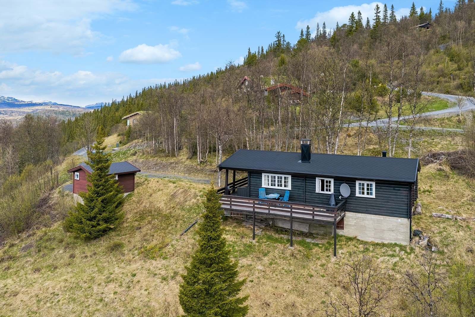 Pålsetvegen 27 er en eiendom som gir gode rammer for et aktivt og avslappende hytteliv i vakre fjellomgivelser. Velkommen på visning! Galleribilde