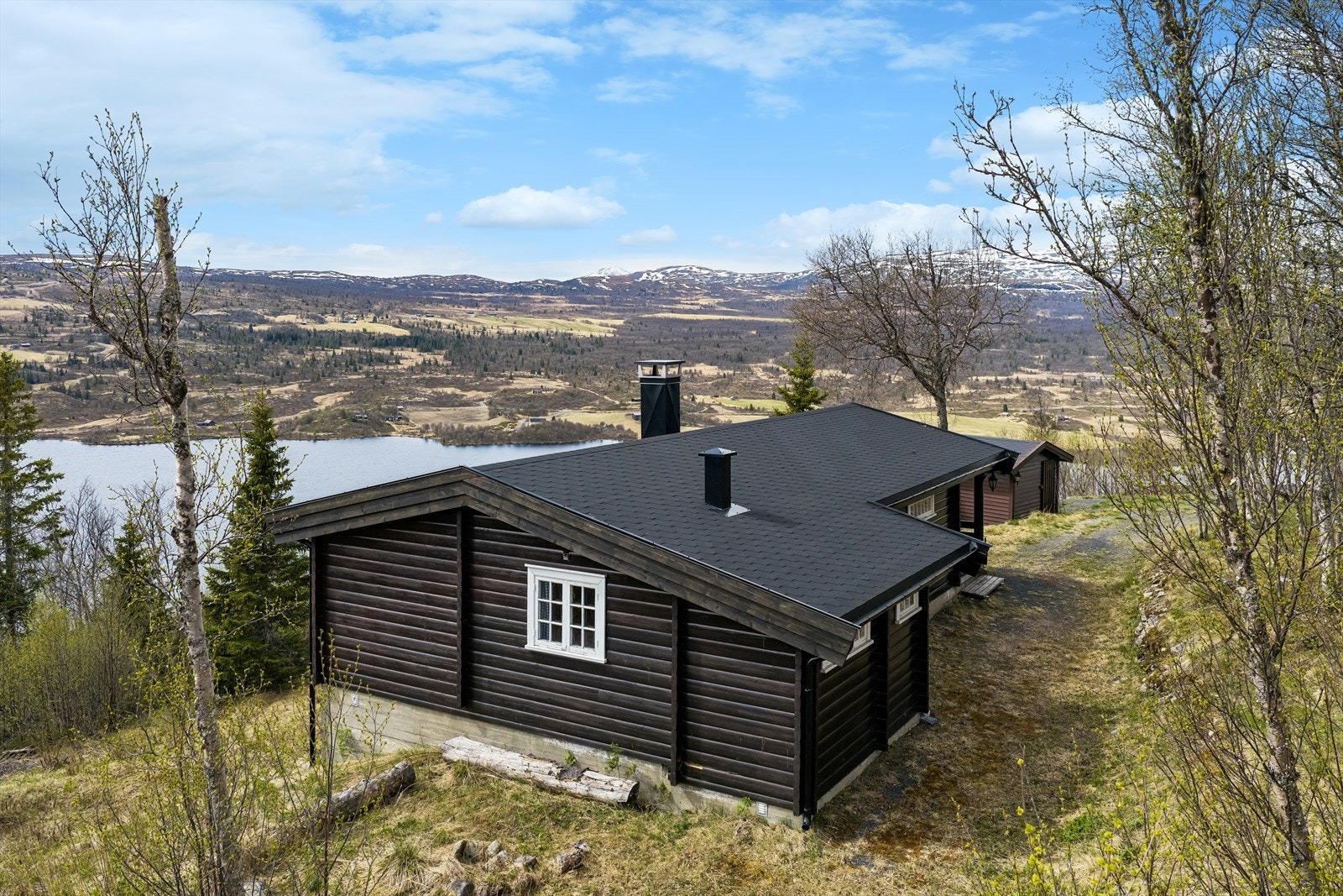 Her får du en sjelden kombinasjon av fredelige omgivelser, gode solforhold og enkel tilgang til et bredt spekter av aktiviteter året rundt. Galleribilde