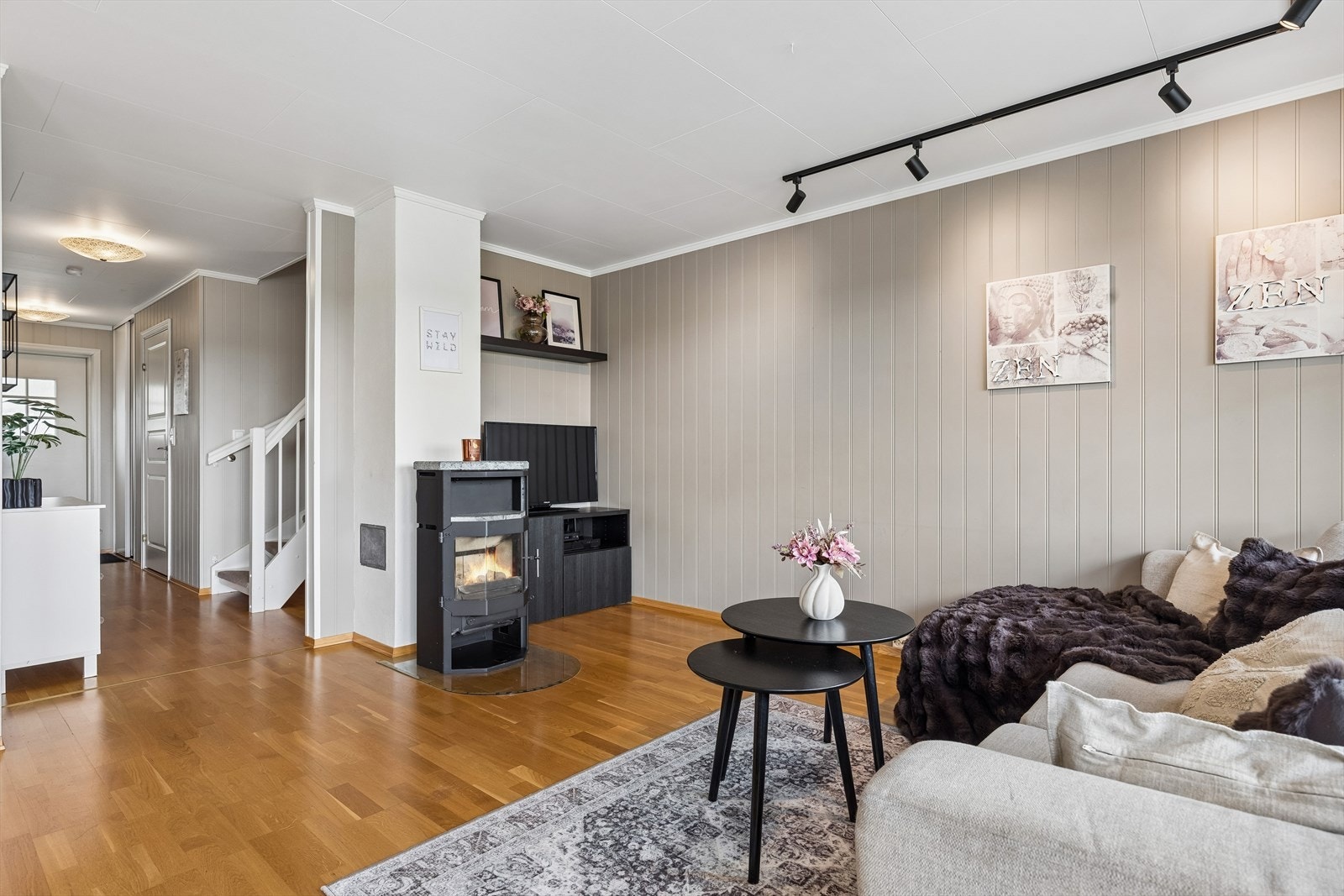En vedfyrt peisovn gir ekstra varme og hygge på kalde dager. Galleribilde