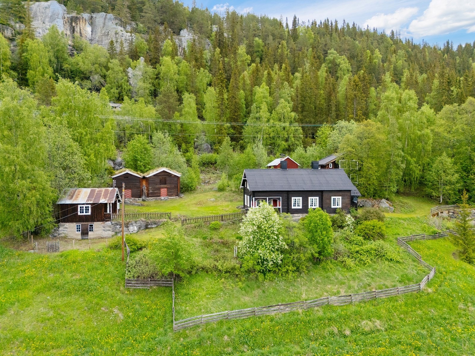 Eiendomsmegler 1 v/Unni Rolstad ønsker velkommen til Kviknehøgda 757! Foto: Ivar Flagestad Galleribilde