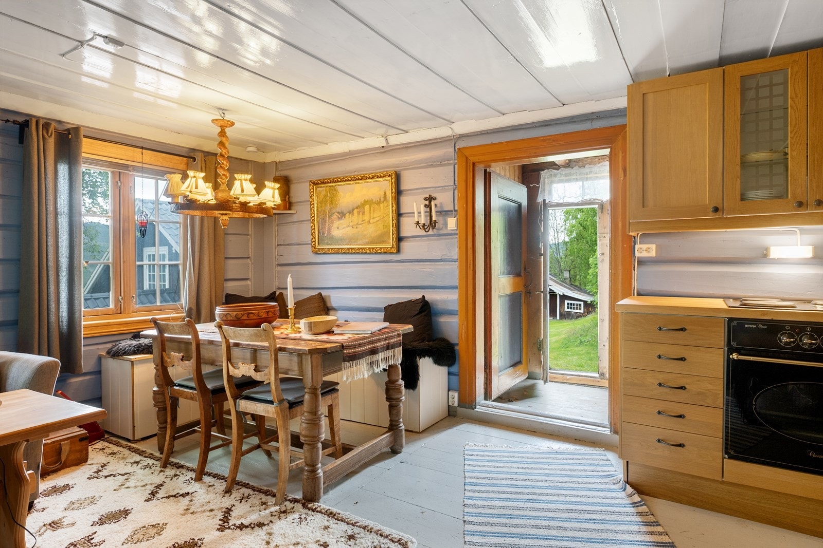 Planløsningen byr på stue/kjøkken og 2 soverom. Galleribilde