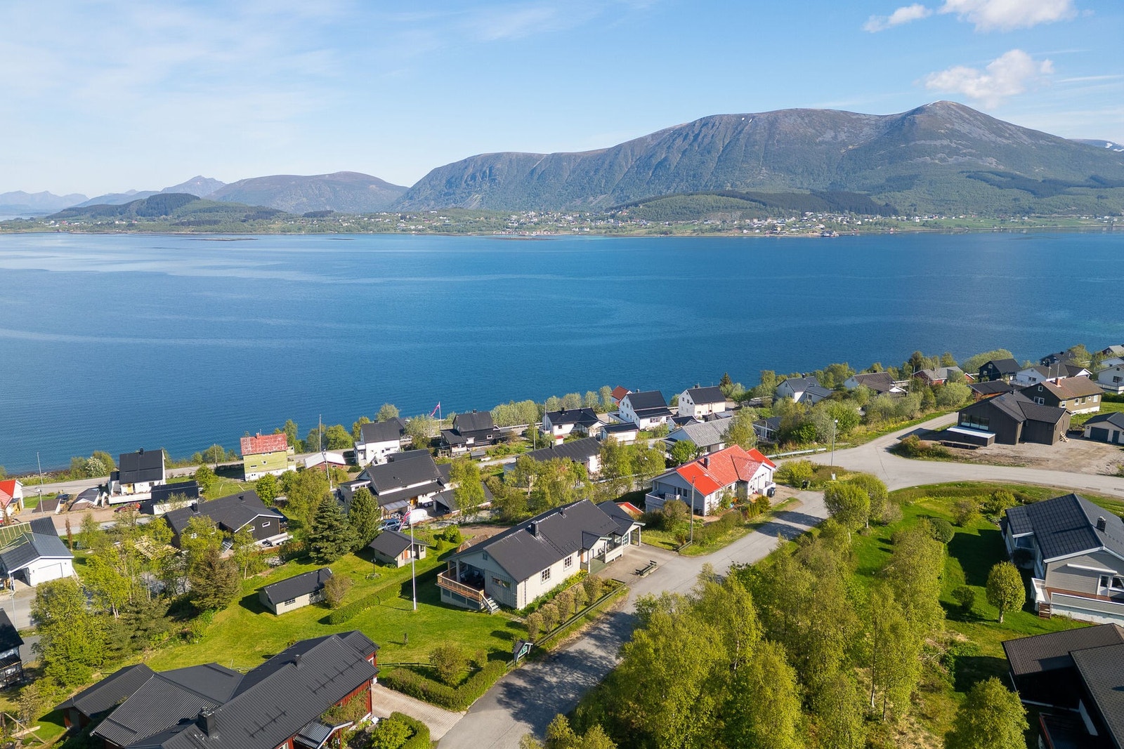 Nærhet til sjøen og flotte turområder. Galleribilde