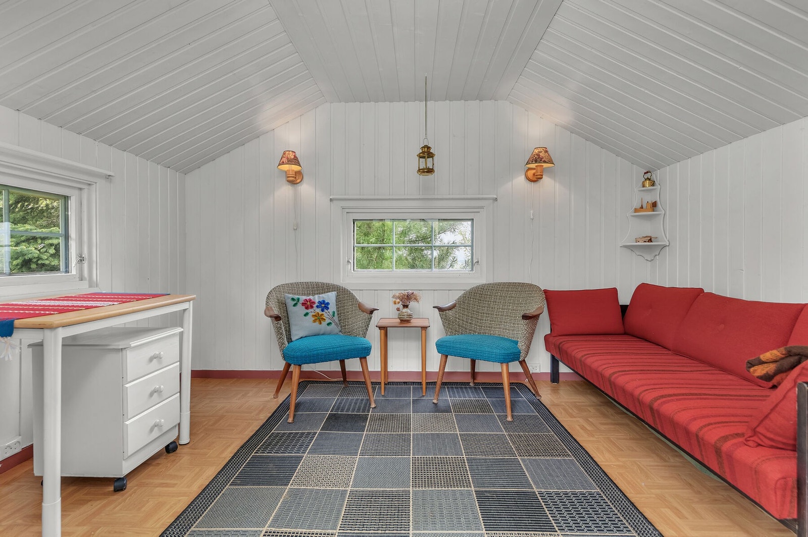 Annekset er innredet for overnatting, har isolerte konstruksjoner og innlagt strøm. Galleribilde