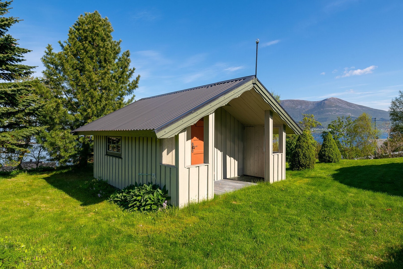 Frittstående anneks på 9 m², oppført i 1993. Galleribilde