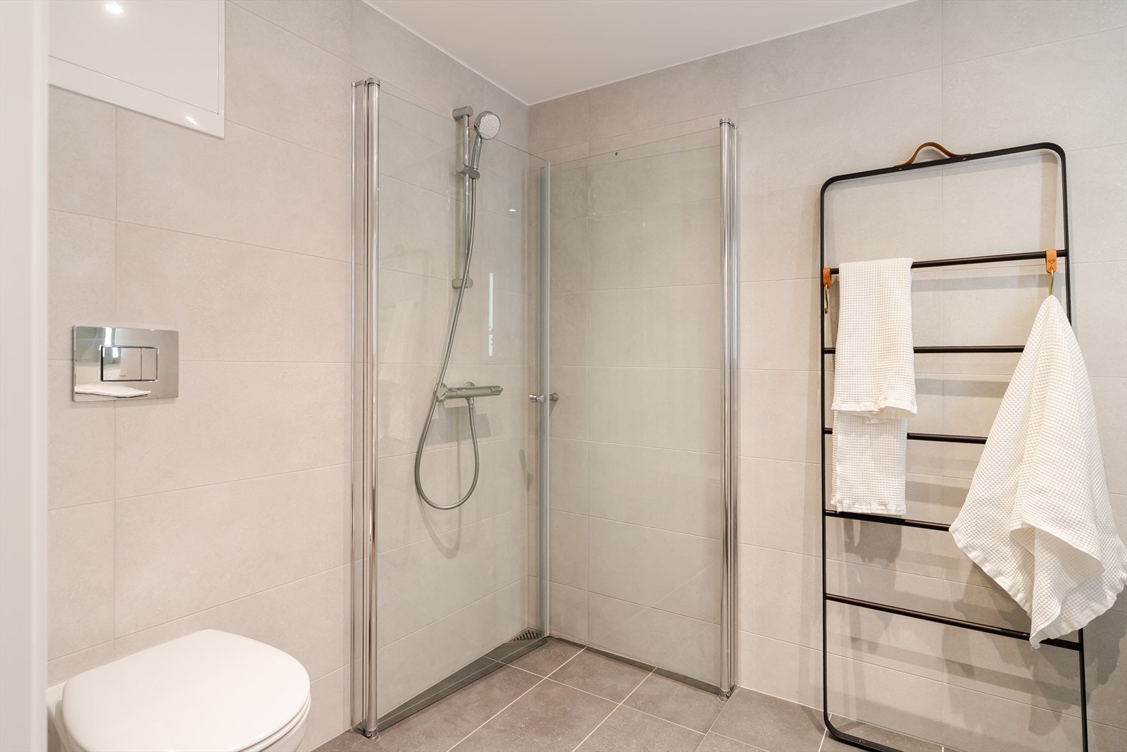 Badet er på 4,5m² og har fått tilstandsgrad 0 i følge takstmann. Galleribilde