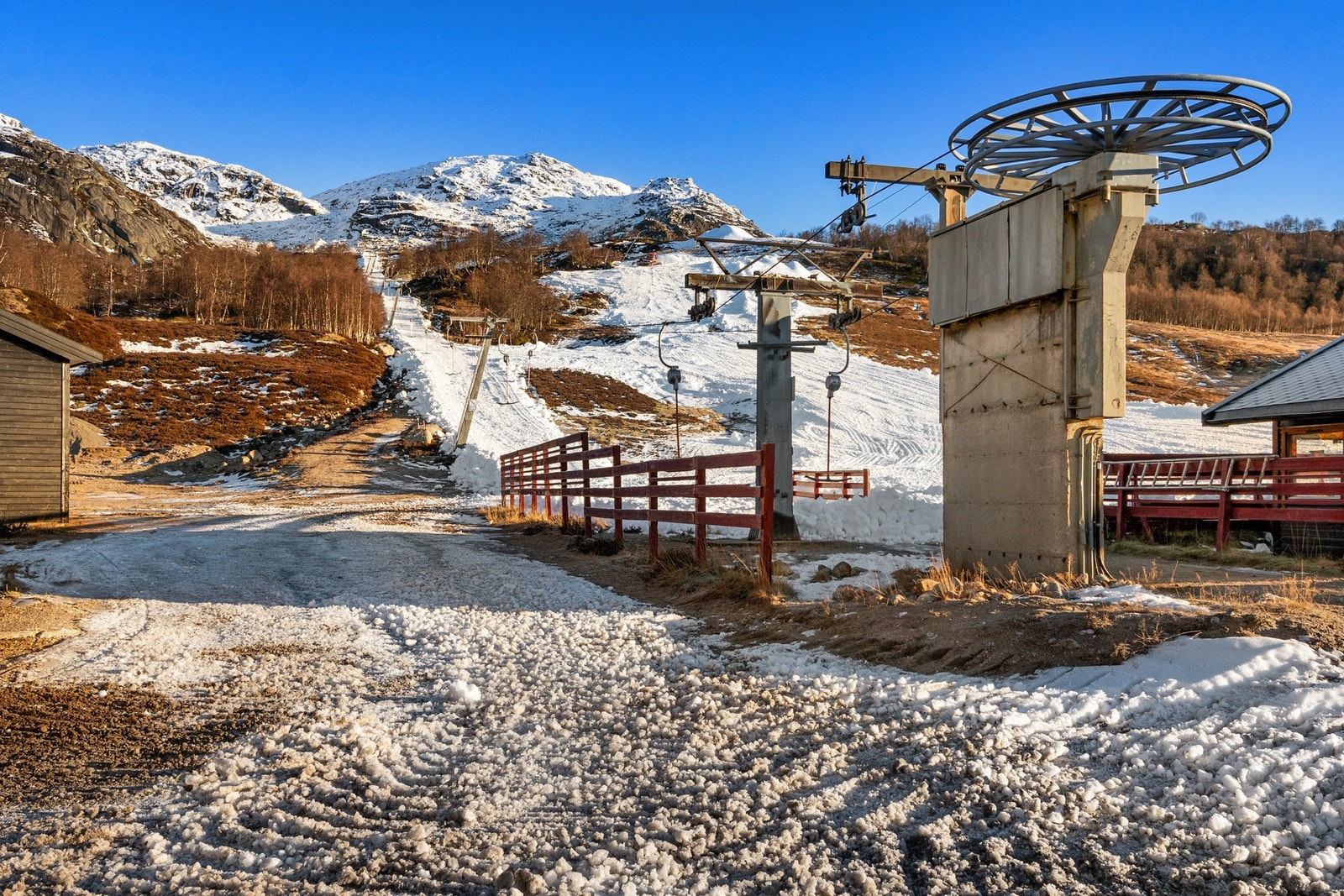 Fidjeland skitrekk ligger like i nærheten, og kan skilte med svært gode alpinbakker. Galleribilde