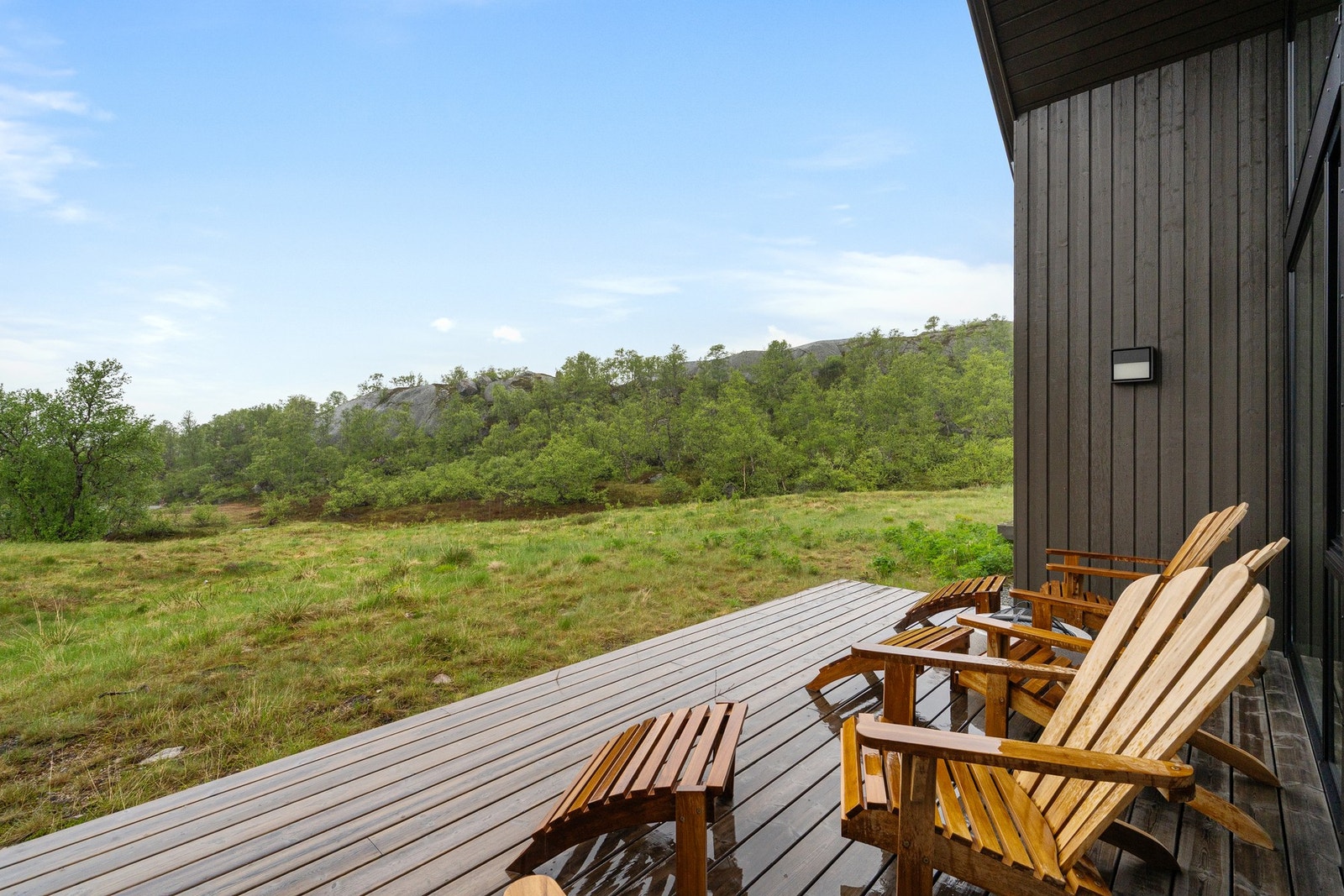 Stort uteområde, med flott terrasse og svært gode solforhold. Galleribilde