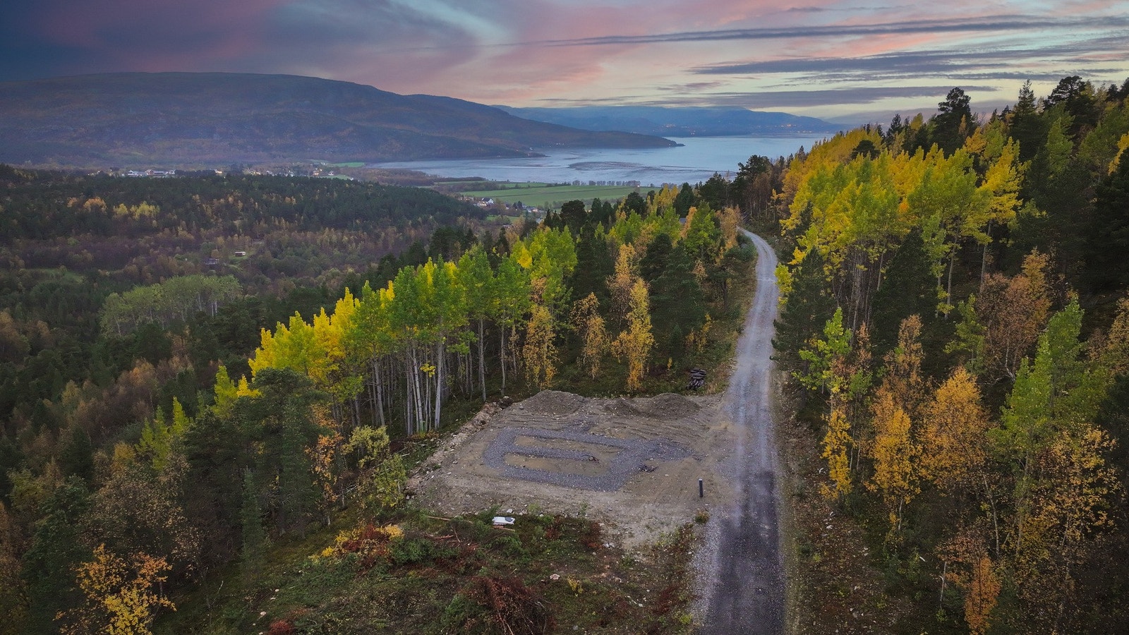 Videre er det muligheter for jakt, fiske og skiturer Galleribilde