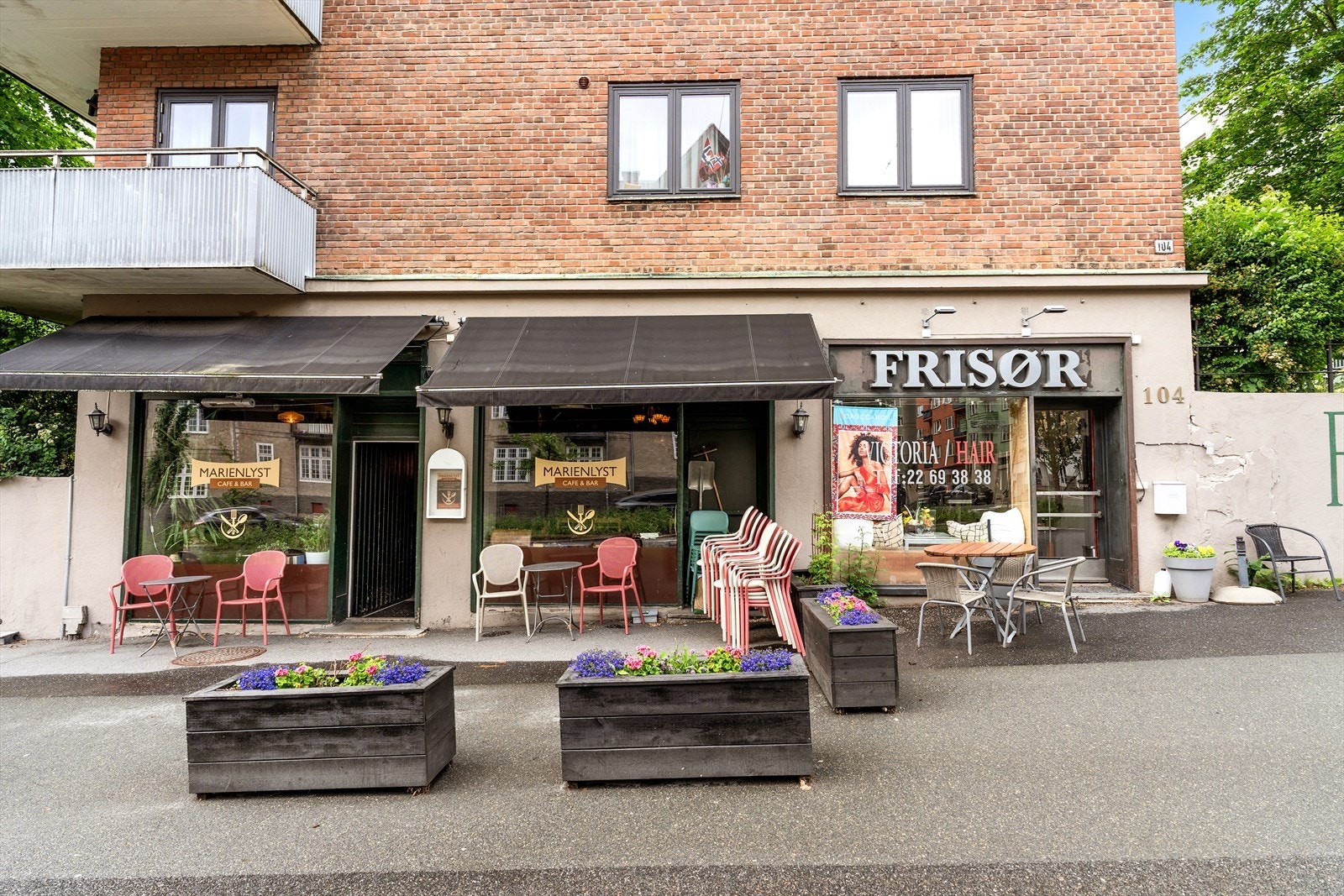 I sameiet finner du Marienlyst Café og bar samt Frisør. Galleribilde