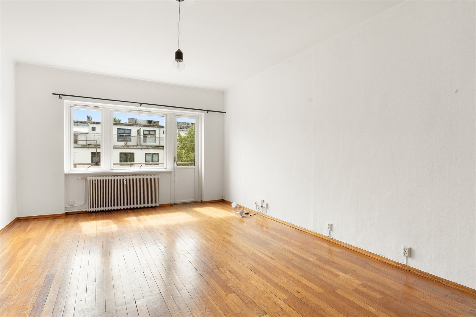 Høyt og fritt beliggenhet i 6.etg. Det må påregnes full renovering av boligen. Galleribilde