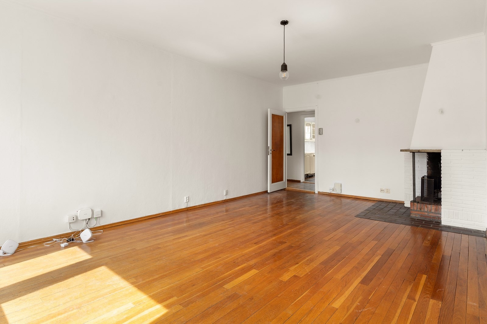 I stuen er det god plass til både salongmøblement og spisebord. Galleribilde