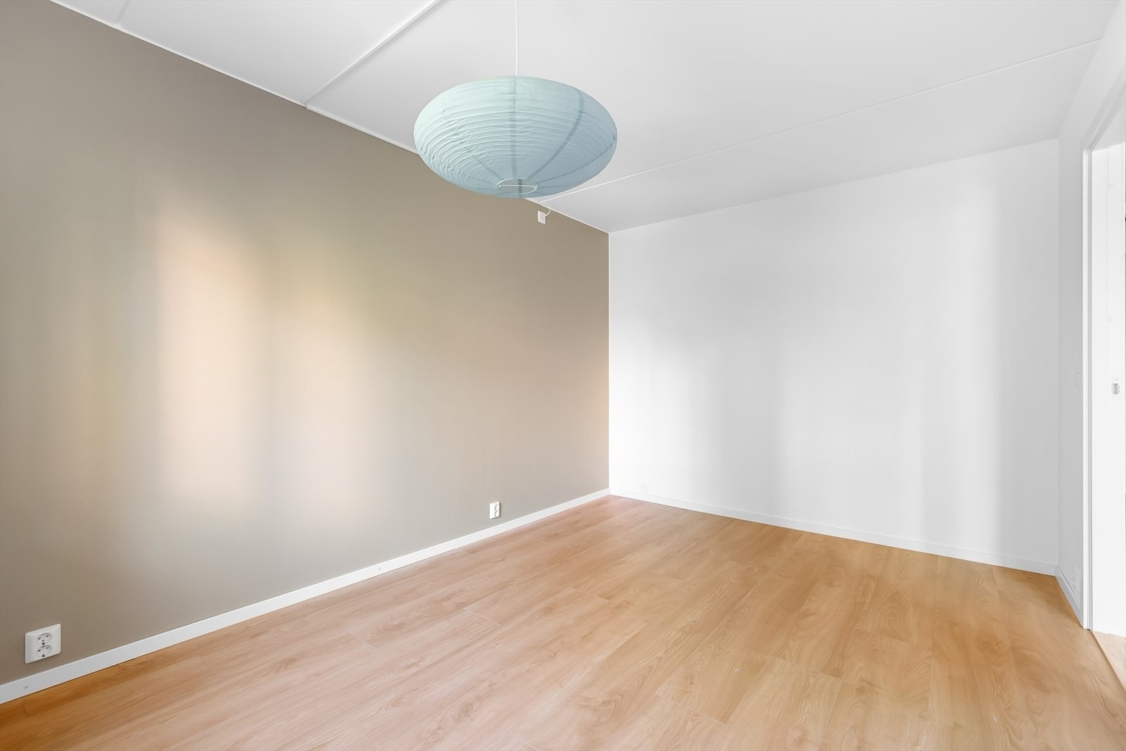 Stort soverom med masse innredningsmuligheter. Galleribilde