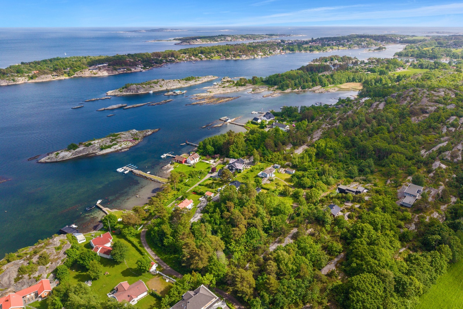 Hvasser er kjent som et av Vestfolds mest populære ferieområder, med nær kontakt til havet og den vakre skjærgården. Galleribilde
