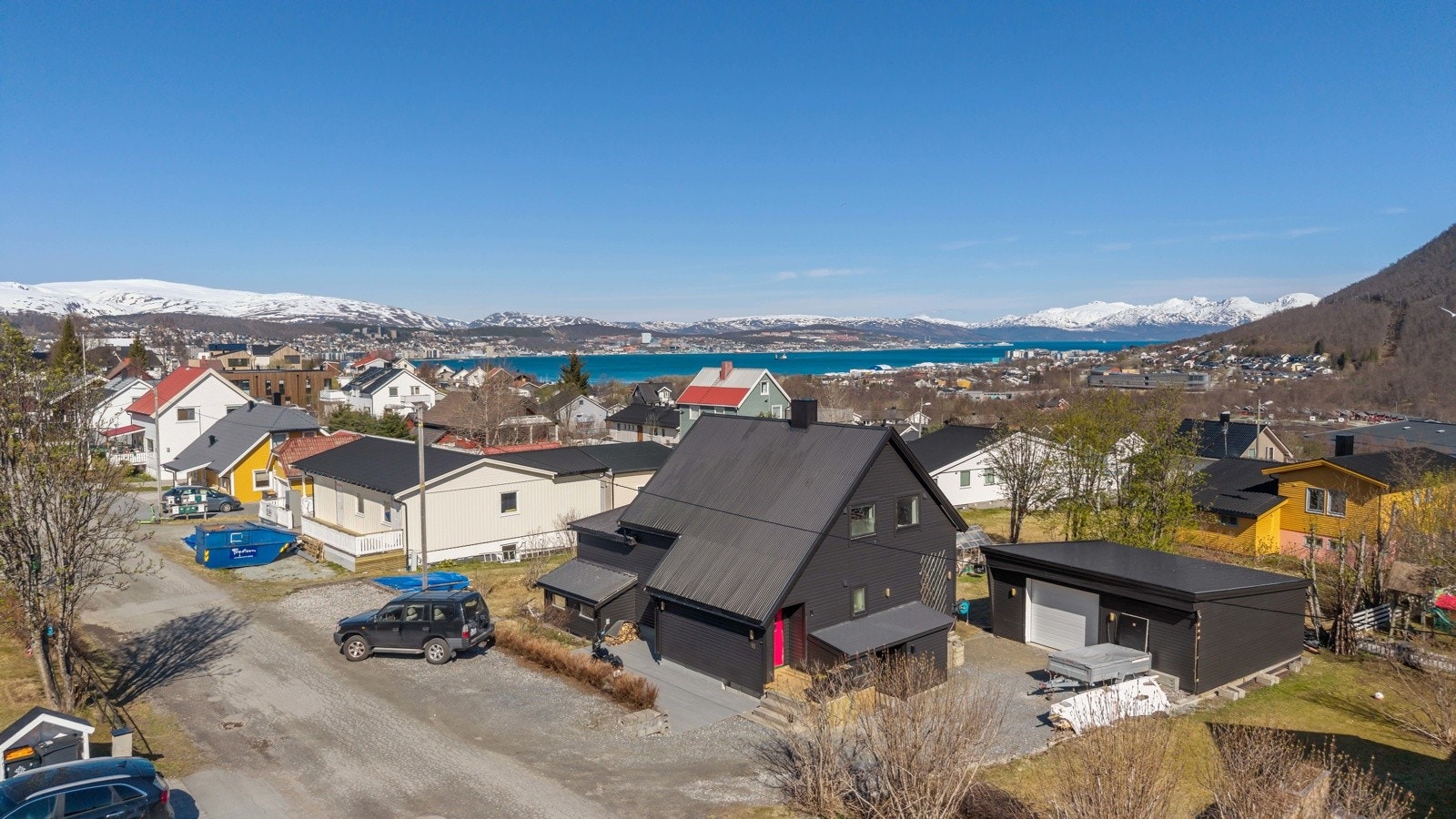 Attraktiv beliggenhet sentralt i Tromsdalen. Galleribilde