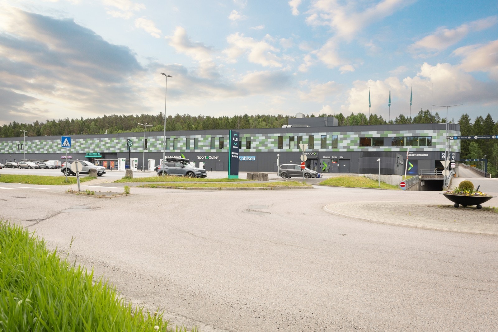 Kort vei til Vinterbro Senter, som tilbyr et bredt utvalg av butikker, apotek og servicetilbud. Galleribilde