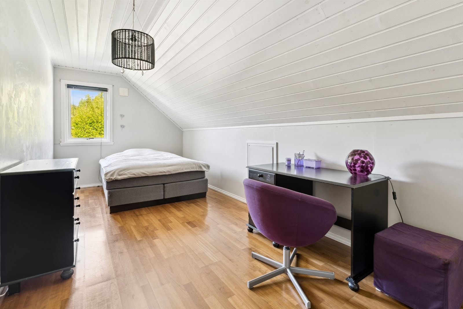 Det tredje soverommet på loftet, med plass til seng og skrivepult. Galleribilde