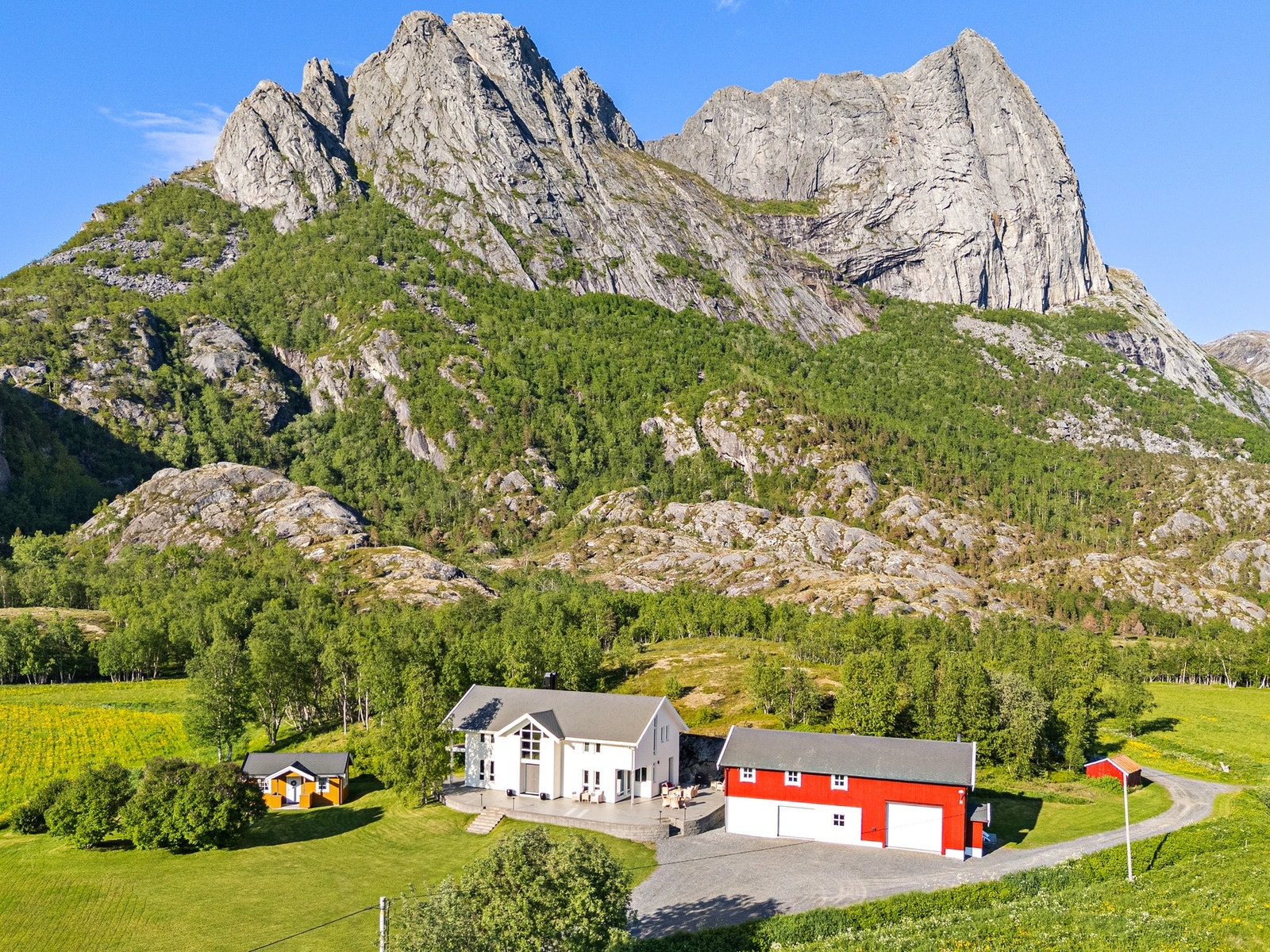 Velkommen til Strandågården 55 - En praktfull eiendom på Kjerringøy Galleribilde