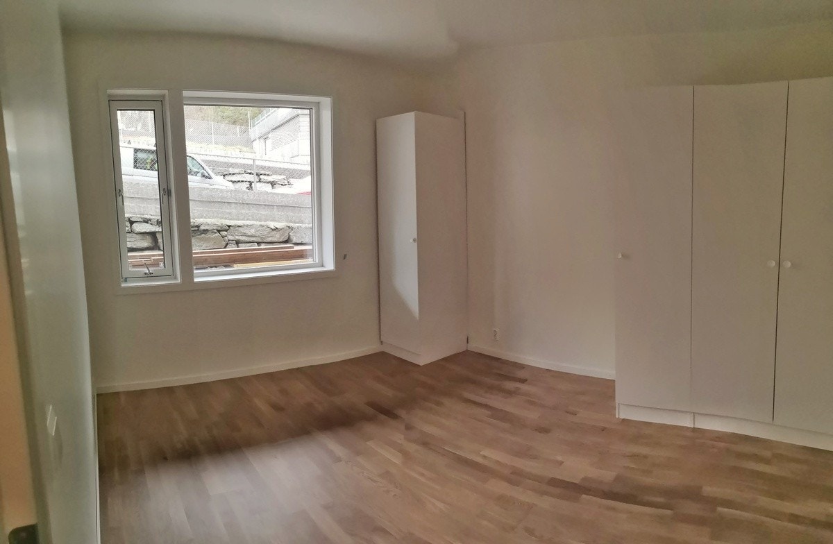 Soverom 1 med stor garderobeplass Galleribilde