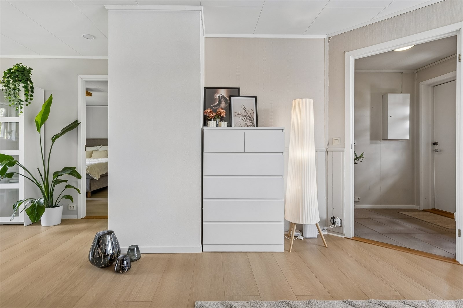 Fra entré kommer du inn i stuen. Galleribilde