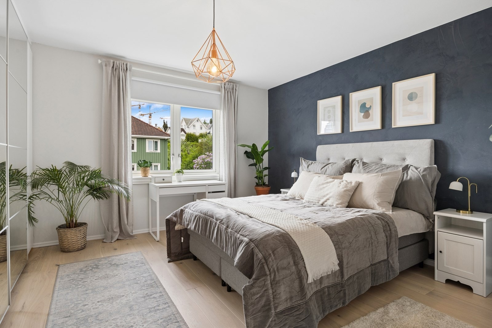 Hovedsoverommet er på ca. 16,4 m² og har god plass til dobbeltseng. Galleribilde