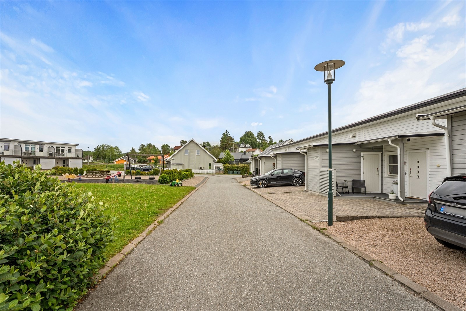 Fra boligen er det kort vei til blant annet Begby idrettsplass, skoler og dagligvarebutikker. Galleribilde