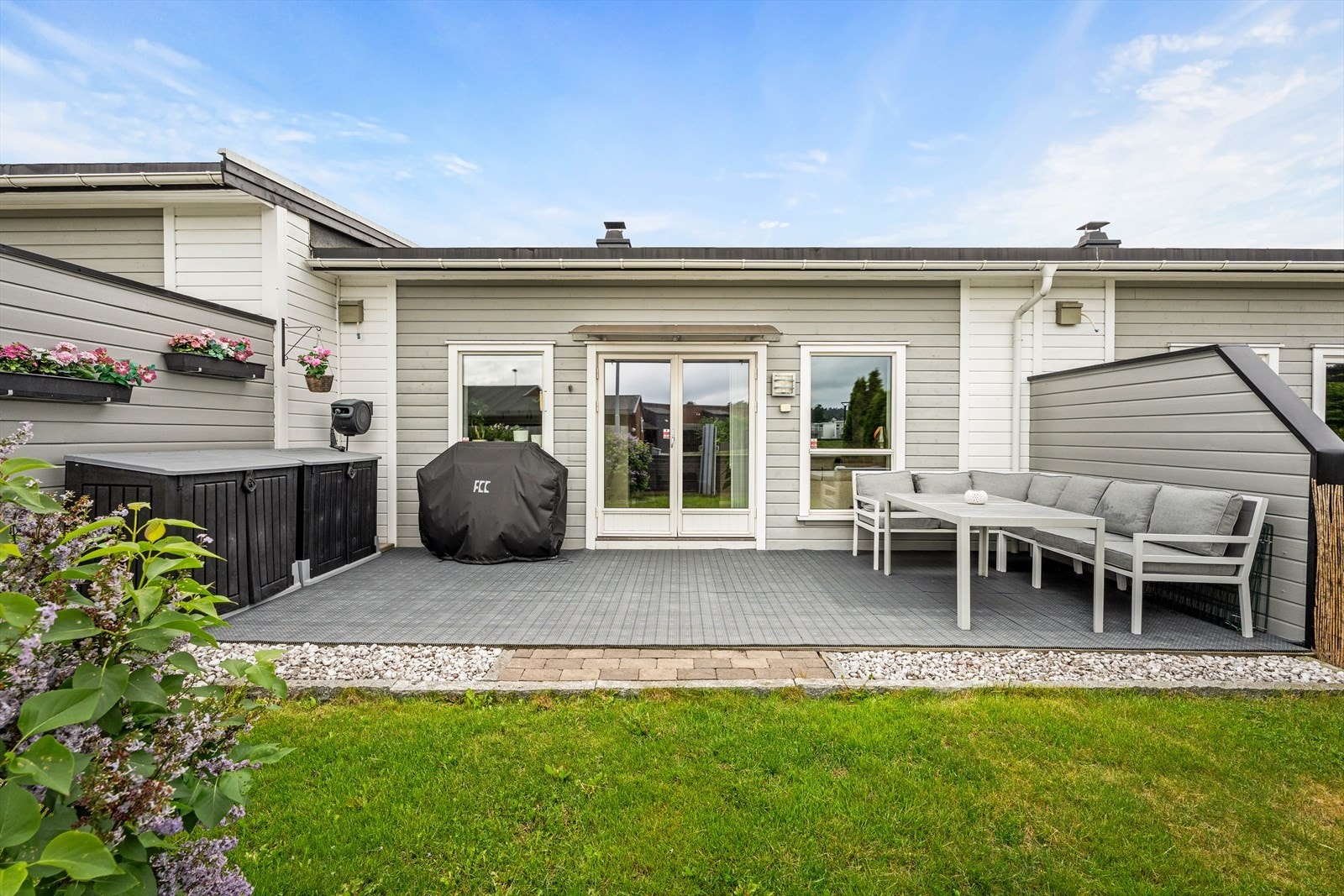 Terrassedekket har vedlikeholdsvennlige Pvc-fliser. Galleribilde