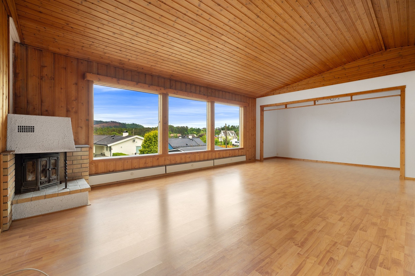 Stue med plass til både salong og spisebord. Galleribilde