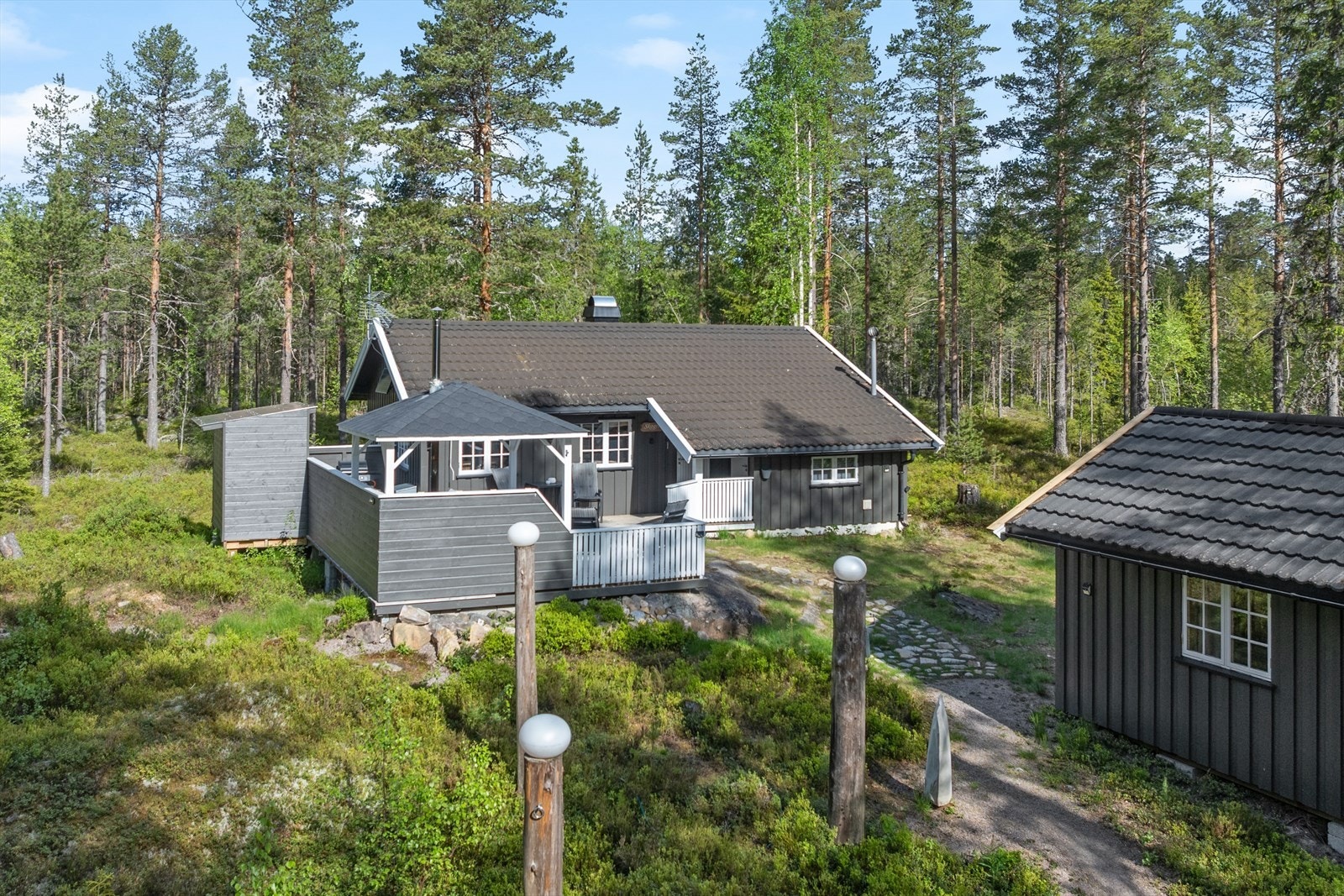 Naturskjønn beliggenhet, perfekt for tur- og friluftsentusiaster. Velkommen til visning! Galleribilde