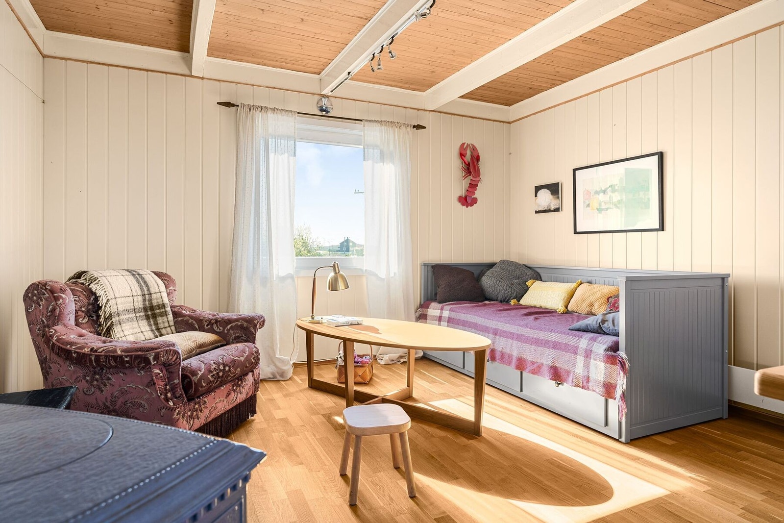Stuen har blant annet plass til sofagruppe og spisebord m.m. Galleribilde