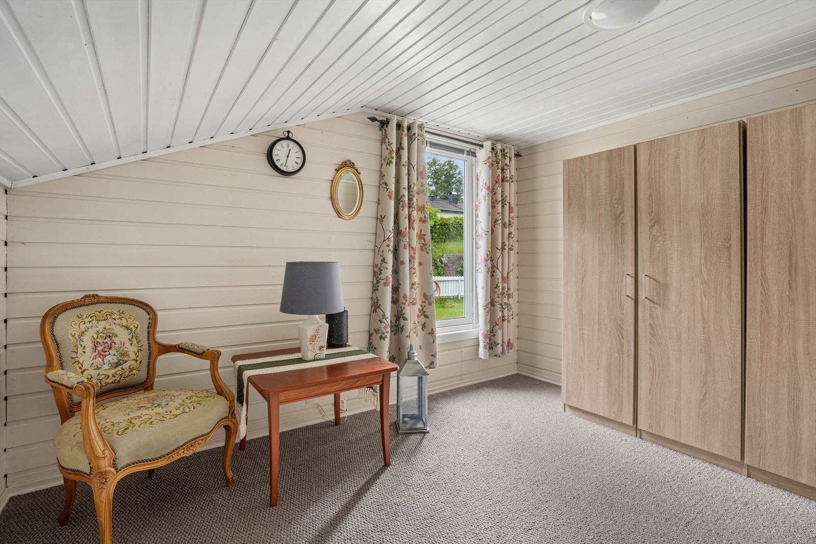 Rommet ligger i tilknyttning entréen. Galleribilde