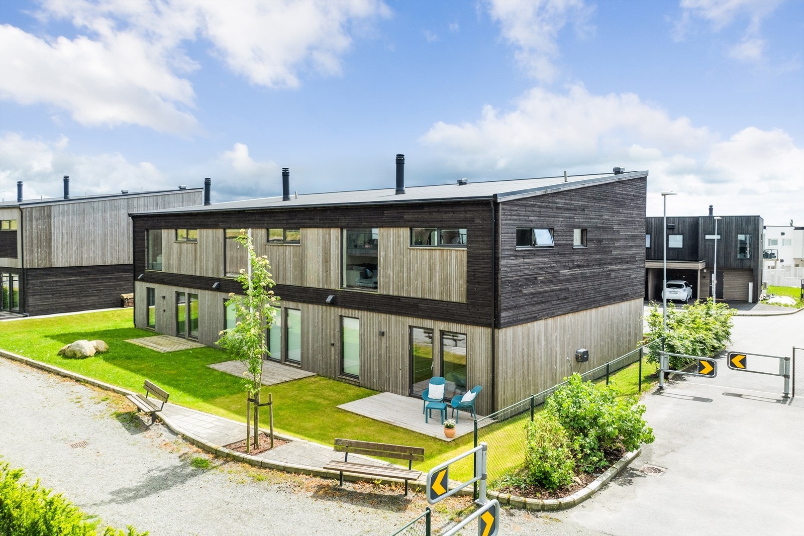 Fra eiendommen er det kort og trygg vei til skoler, Borehallen og Voll IL sine idrettsanlegg. Galleribilde