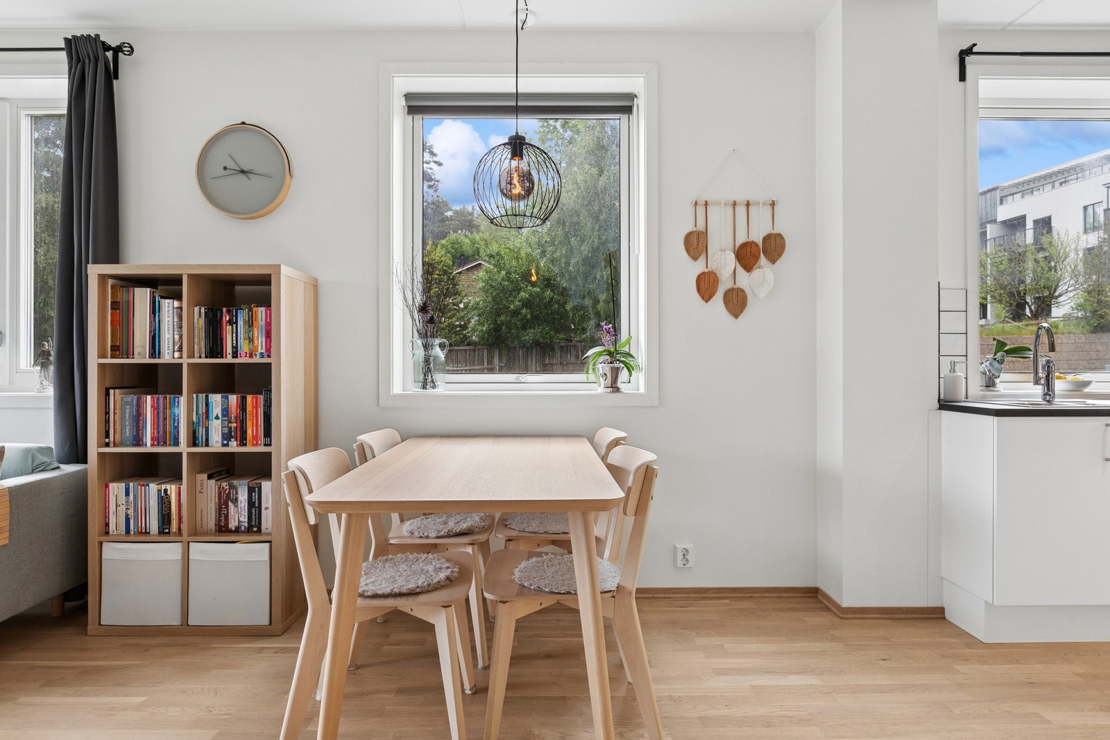 Her kan du innrede med spisebord og tilhørende stoler. Galleribilde