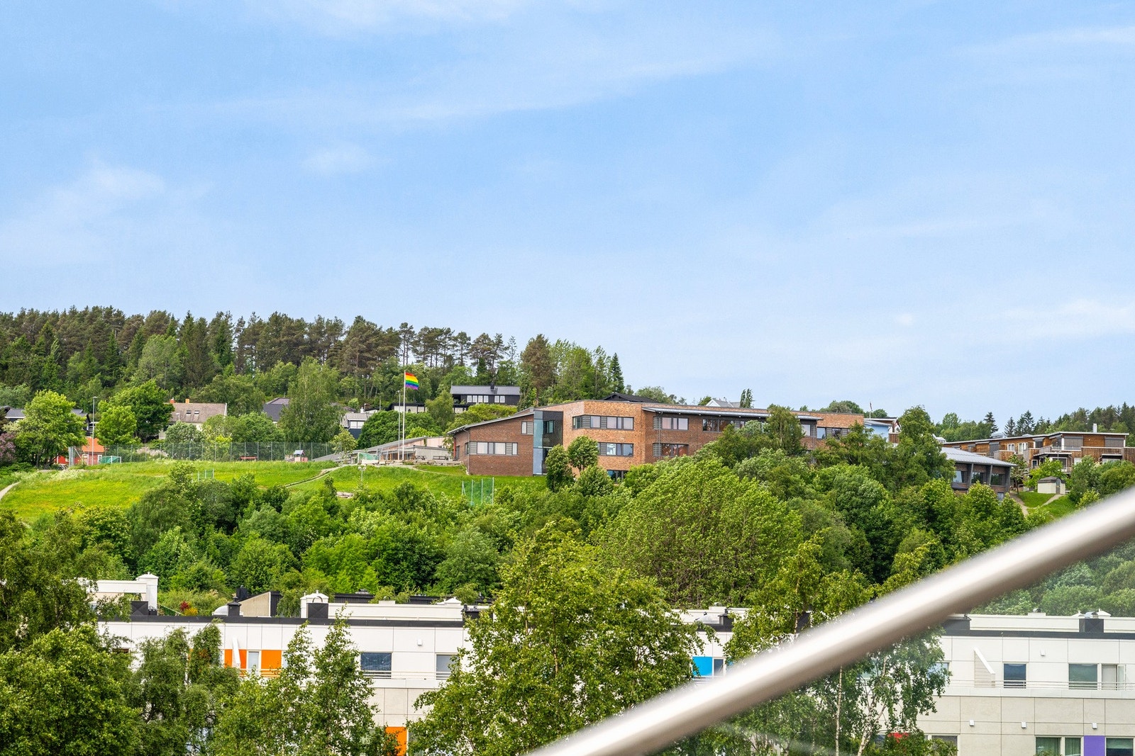 Turstier opp til Bymarka starter noen hundre meter fra boligen. Galleribilde