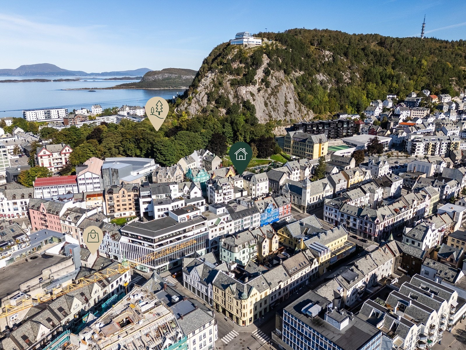 Byparken ligger like ved, som gir enkel tilgang til turstien videre langs Borgernes veg og trappene til Fjellstua og turstiene på Byfjellet. Videre er det kort veg til både treningssenter og kjøpesenter Galleribilde