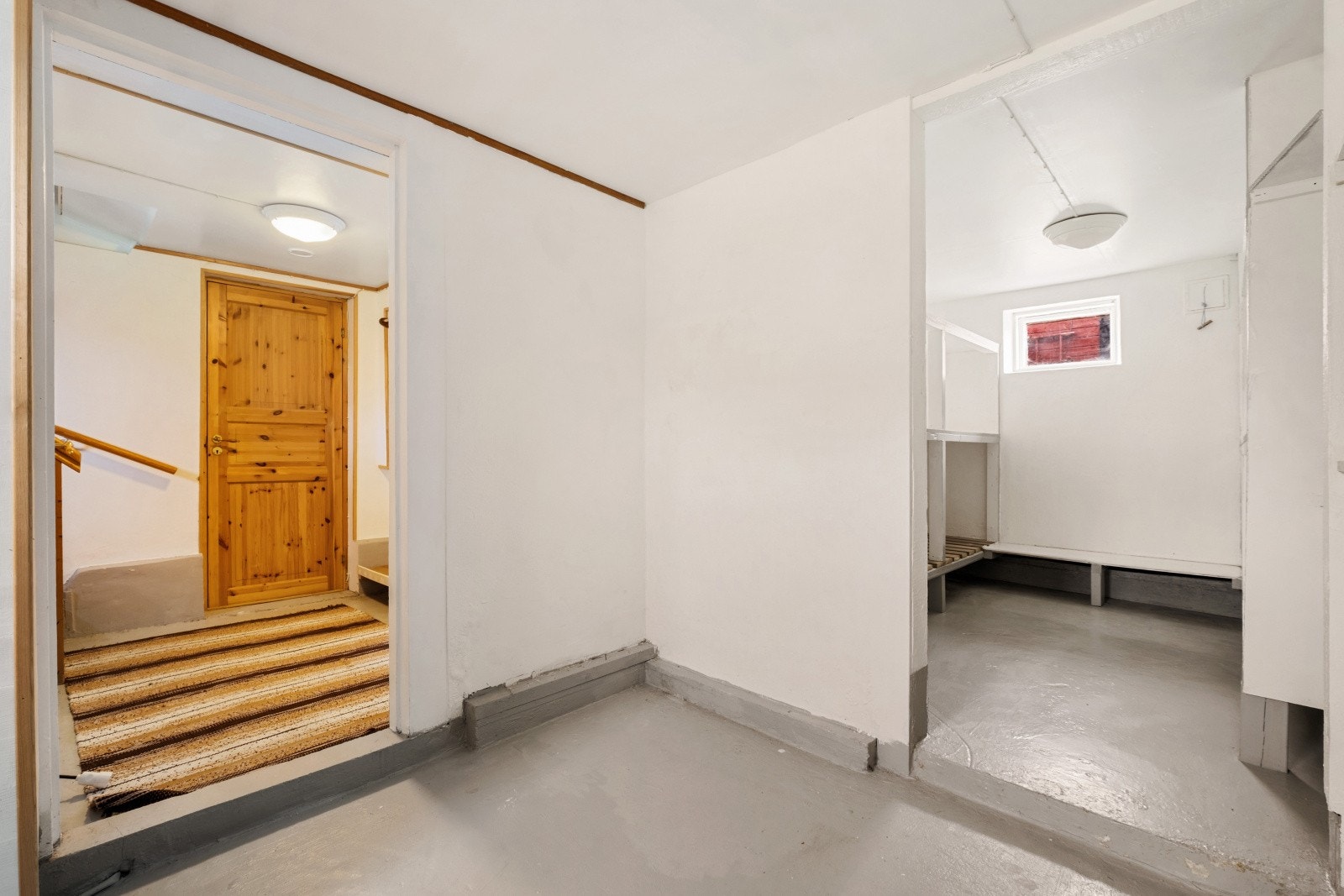 Kjelleren har flere boder og lagringsrom. Galleribilde